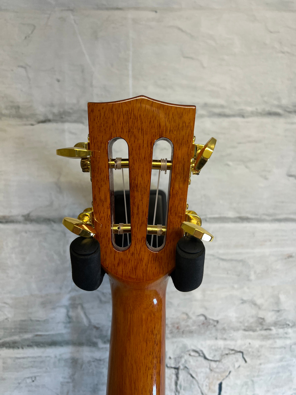 MahaloMJ3-VT-VNA Java Tenor CE Ukulele with Preamp with bag