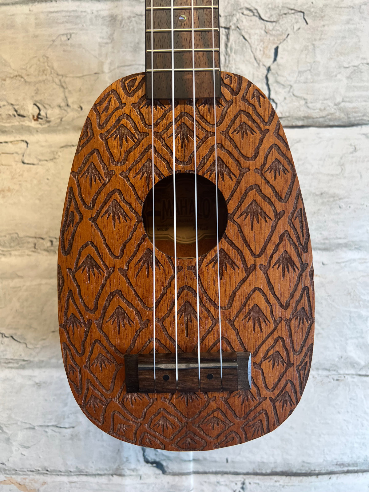 Mahalo ME1-P Pineapple Soprano Ukulele, Laser Engraved with Bag