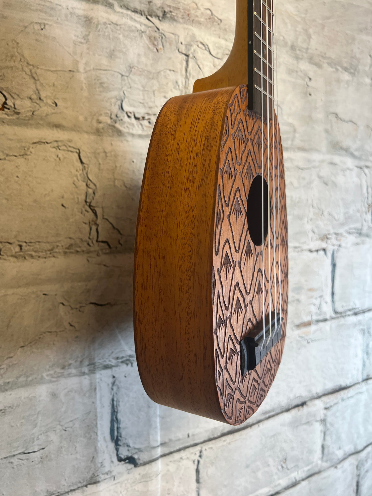 Mahalo ME1-P Pineapple Soprano Ukulele, Laser Engraved with Bag