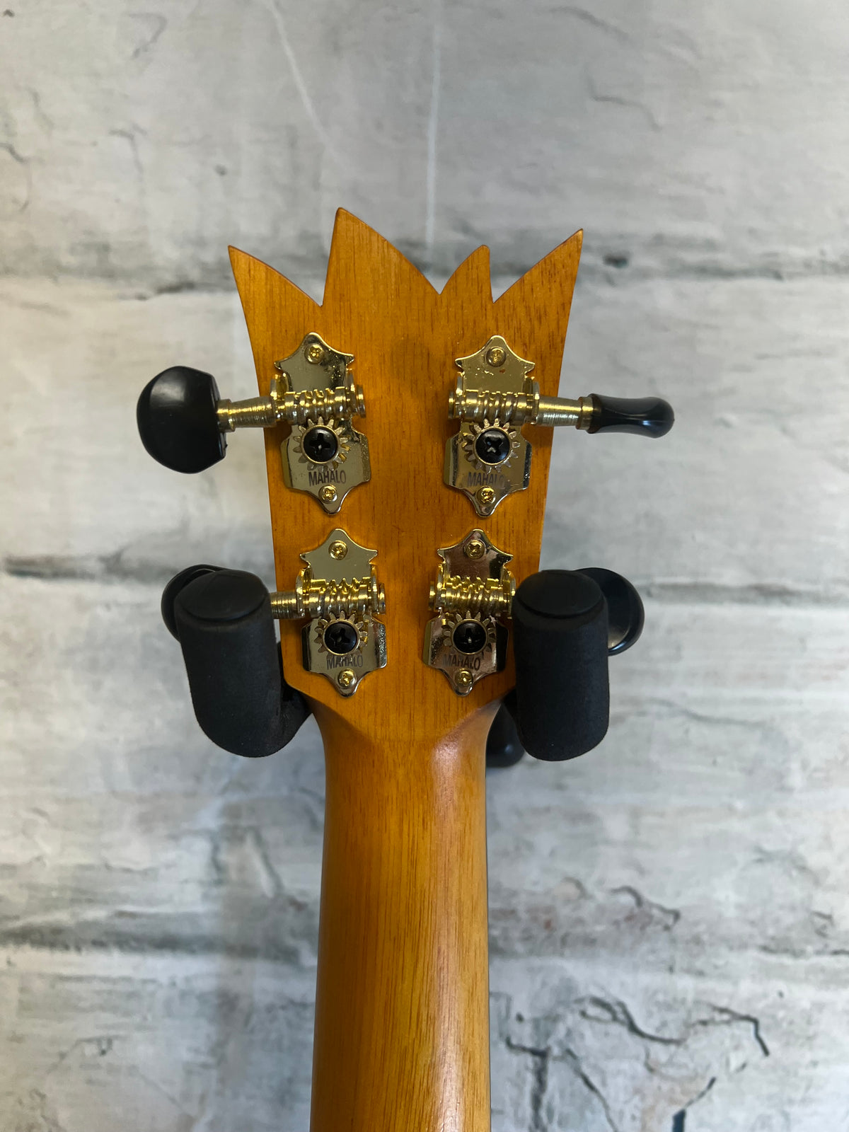 Mahalo ME1-P Pineapple Soprano Ukulele, Laser Engraved with Bag