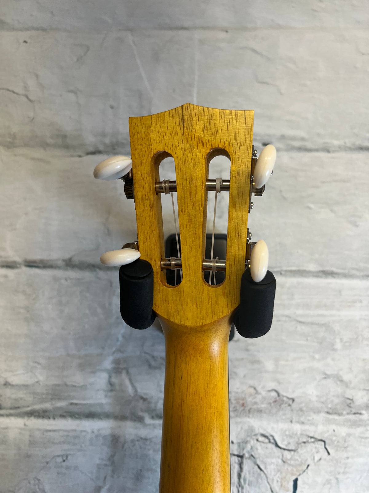 Mahalo ML2SF-U Island Series Concert Ukulele-Sunflower with bag