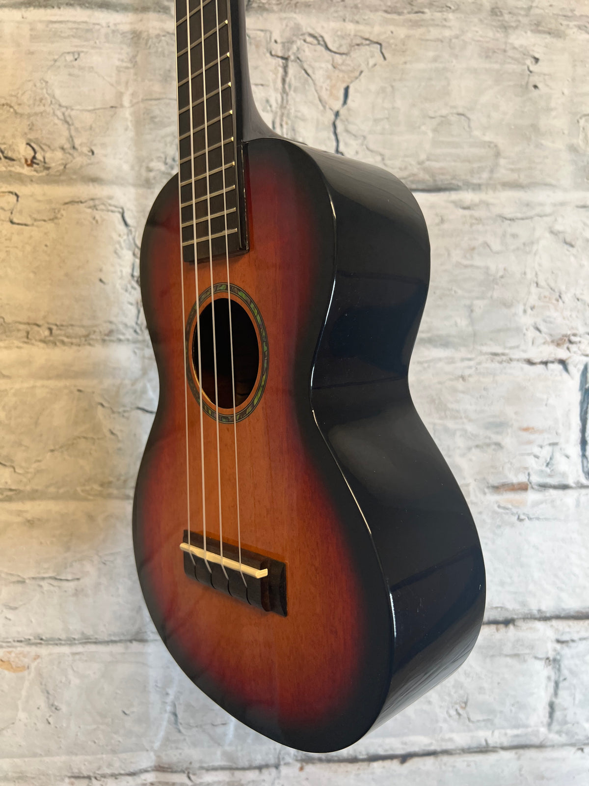 Mahalo MJ2-3TS Java Concert Ukulele-3 Tone Sunburst with bag