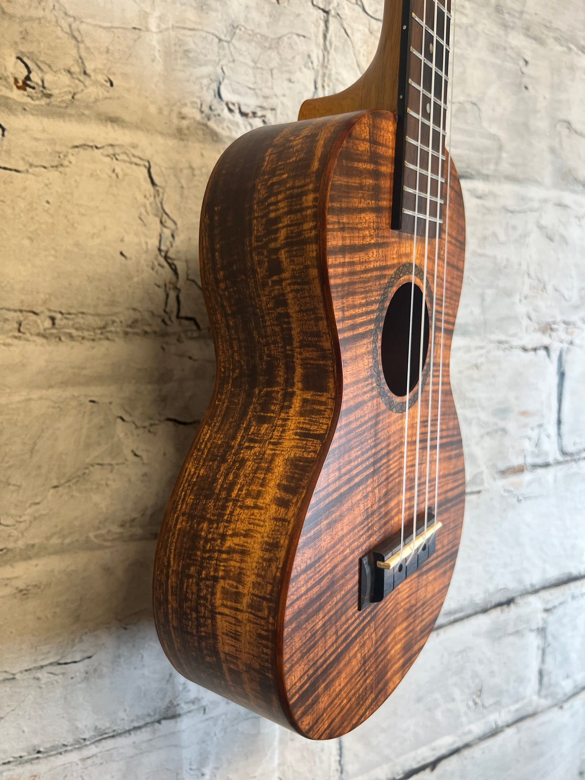 Mahalo MA2KA Artists Elite Series Concert Ukulele-Koa Photo Flame with Bag