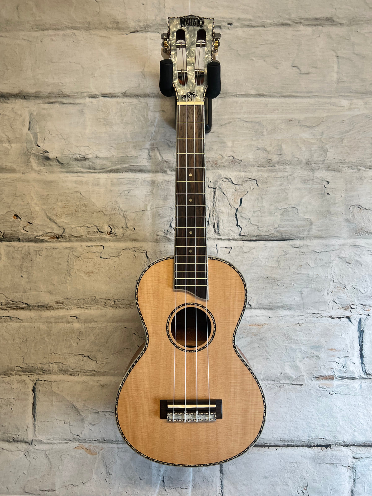 Mahalo MP2 Pearl Series Concert Ukulele with bag